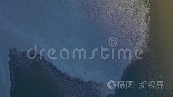 河上的桑迪海岸视频