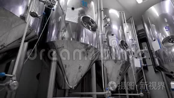 现代化啤酒厂车间啤酒酿造用不锈钢罐，自动化工艺