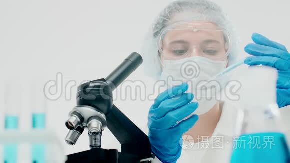 年轻女性生殖诊所雇员检查生物安全