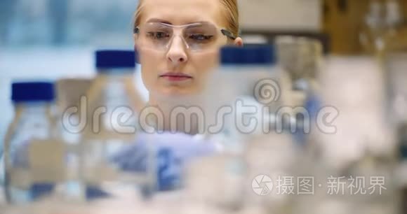 实验室微生物学的科学家视频