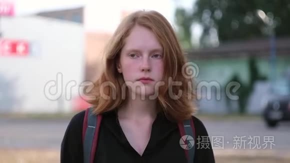 女学生专业实习女大学生红头发