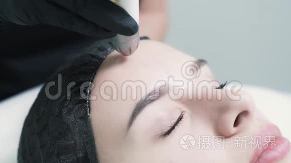 美容诊所面部保湿护理护理视频