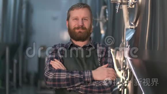 啤酒厂有胡子的成功啤酒商画像视频