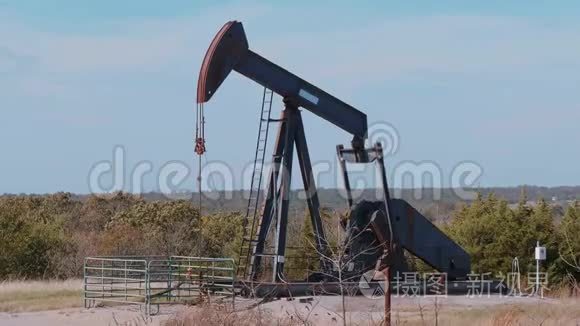 俄克拉荷马州农村的油泵油泵千斤顶