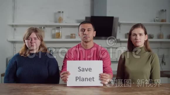 聋人用手语展示拯救地球视频