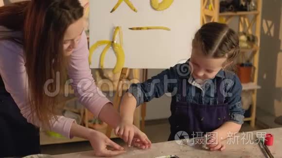 工艺美术课女教师金香蕉视频