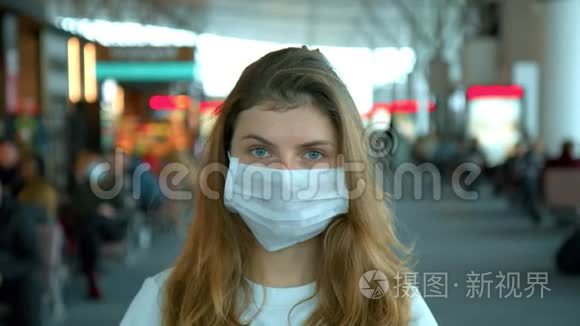 冠状病毒流行期间戴面罩的妇女视频