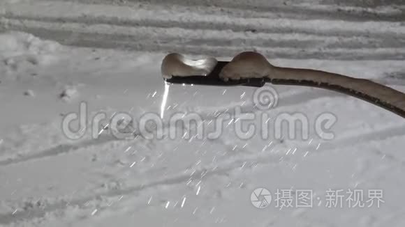 冷雪冬季路灯结冰运动视频