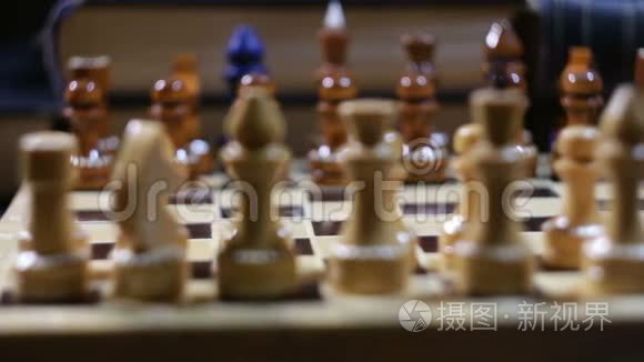 典当在国际象棋中移动