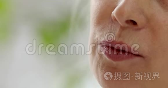 匿名女士的口鼻视频