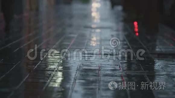 雨夜模糊的街道视频