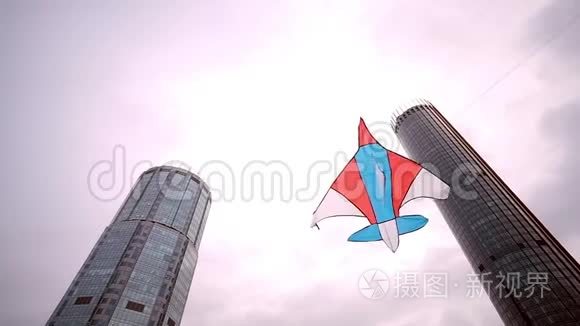 在城里放风筝视频