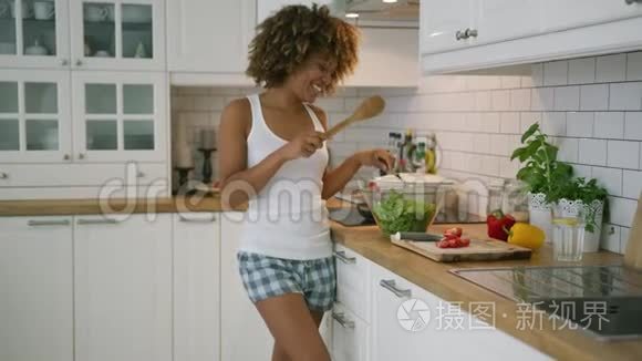 内容女性烹饪广告跳舞视频