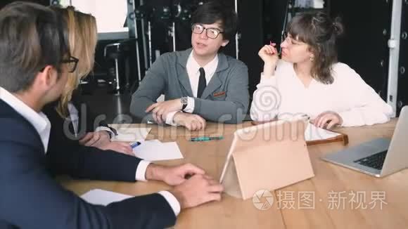 创业多元化团队头脑风暴会议理念.. 有计划的人。