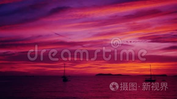 海水的夕阳，紫色，粉红色的余晖