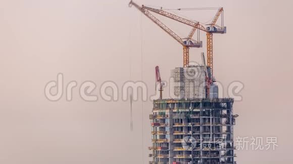 在建高层建筑，迪拜时代用黄色建筑起重机