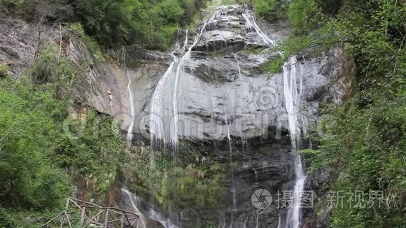 塔斯卡纳阿普安阿尔卑斯山脉加法格纳阿普恩特瀑布