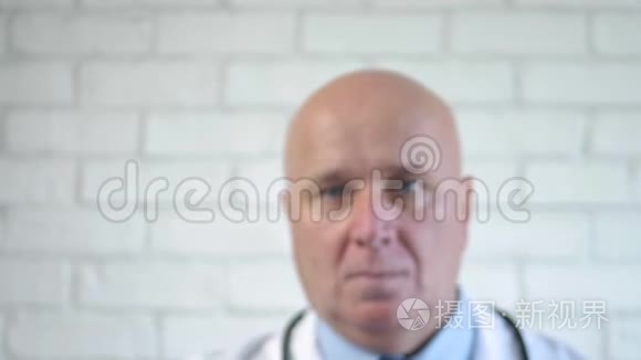 医院隔离室医生停止手势视频