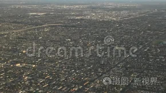 从洛杉矶向西看的下午鸟瞰图视频