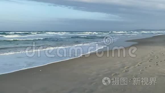 碧海蓝天的空沙滩视频