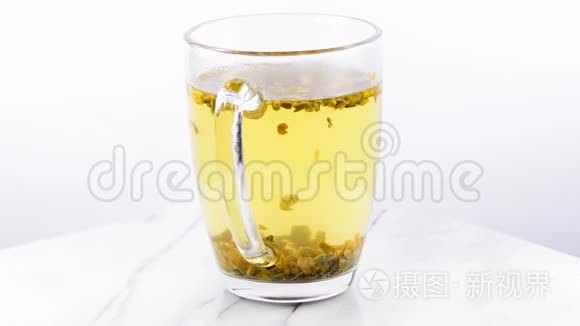 槲寄生，茶一转桌上.