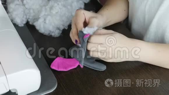 女性填充手工纺织物白色蓬松填充软玩具