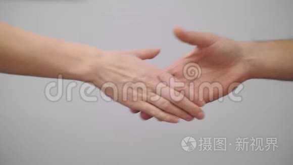 电晕病毒或细菌通过握手传播视频