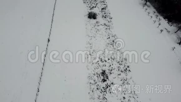 空中覆盖着雪的土地视频