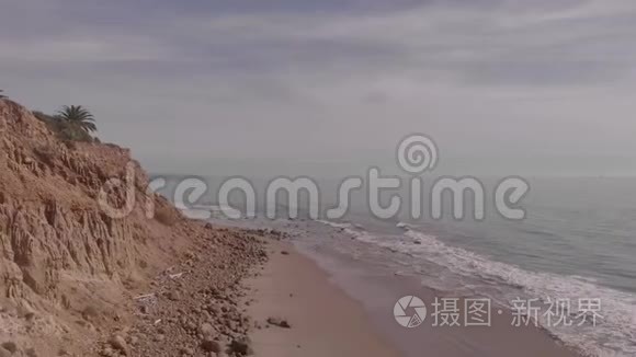 加州海岸线的海滩和悬崖视频