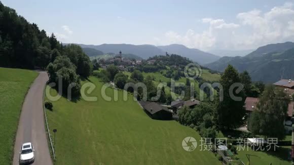 空中无人机视频的城市VAls是斯伦菲阿洛锡拉在意大利阿尔卑斯山白云石