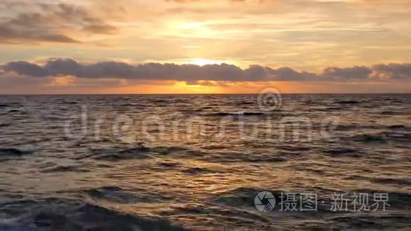 日落时分，空中飞行在海面上，自然景观4k，cilento