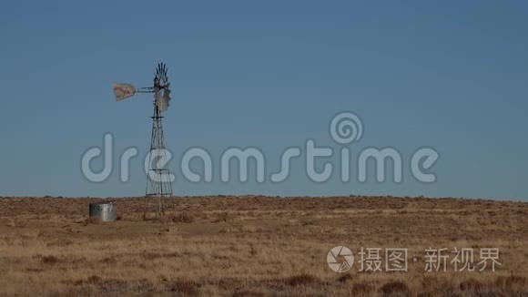 亚利桑那州的沙漠风力涡轮机视频