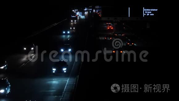 夜间德国高速公路交通繁忙视频