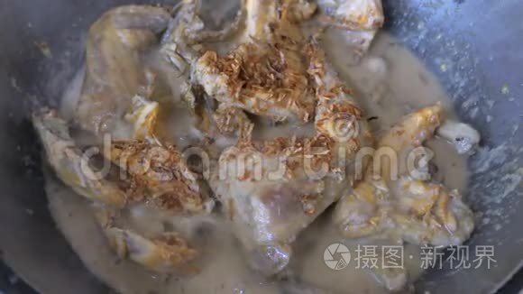 烹饪印度式咖喱鸡碗视频