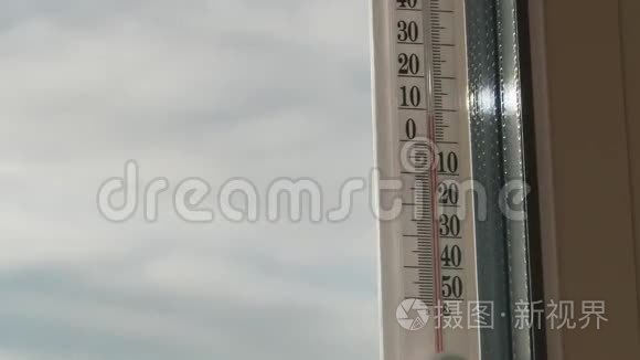 窗外温度温度计及时移天气变化