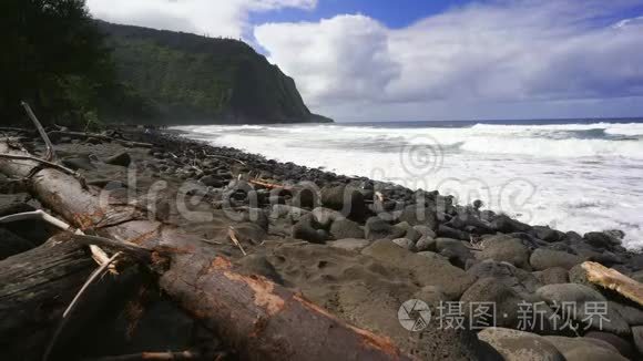 夏威夷大岛的韦皮奥湾黑沙滩视频