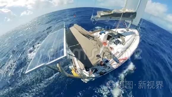 利用太阳能电池驾驶帆船的海水视频