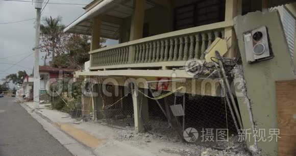 一系列余震后，波多黎各Guanica倒塌房屋遭到地震破坏