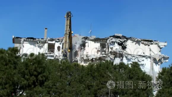 拆除破坏旧房屋建筑视频