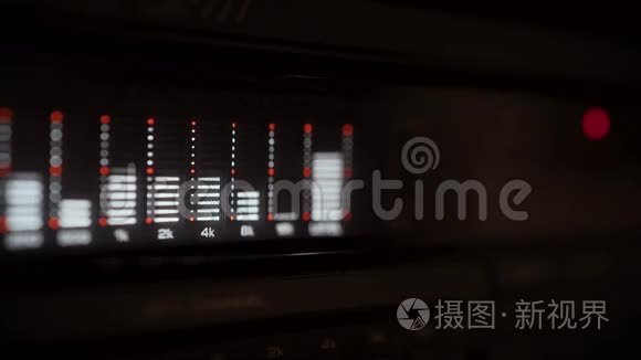 具有闪烁频率级别的均衡器显示视频