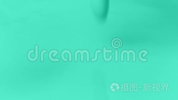 青色油漆在青色表面的浇注视频