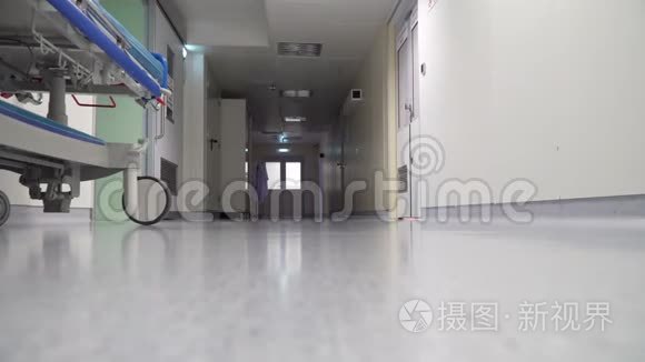 医院的走廊和医疗轮床视频