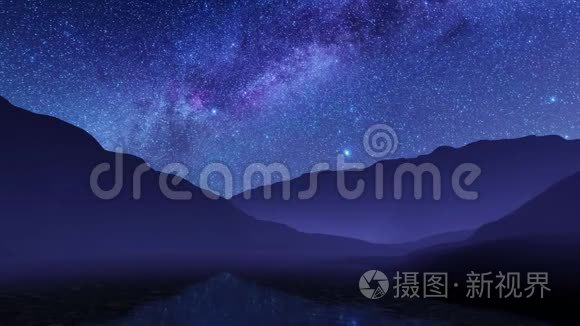 夜空中银河系笼罩着山湖视频