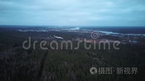 在拉脱维亚奥格雷市的Dubkalnu Sand Quarry观景塔。 旭日蓝山自然公园。