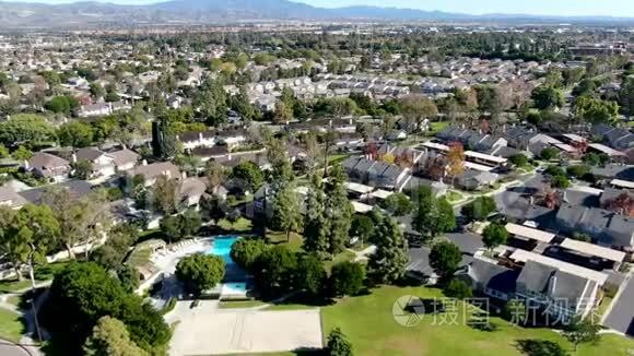 加州欧文住宅区的鸟瞰图视频
