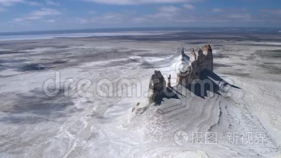 古老干涸的特提斯海的海底盐山遗迹