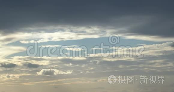 蓝天背景下的积云特写镜头