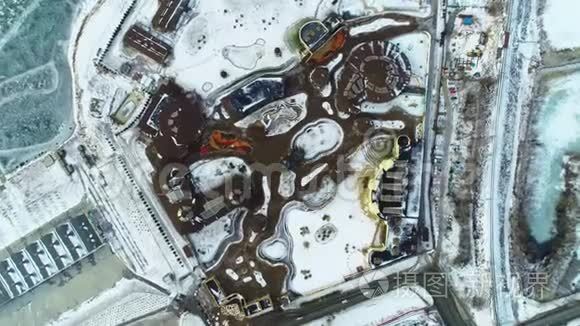 冬季有不同景点的游乐园综合体视频