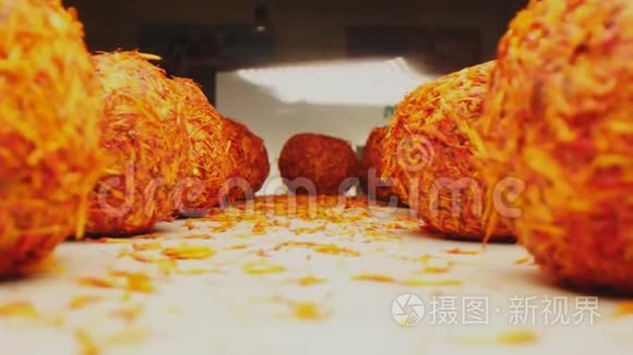 烤盘上有橙味的东方糖果视频