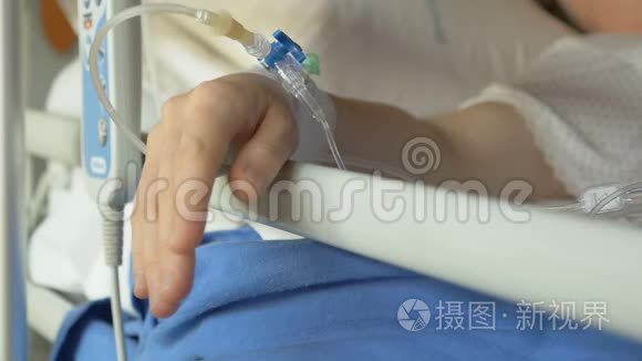 医院里精疲力竭的女人视频